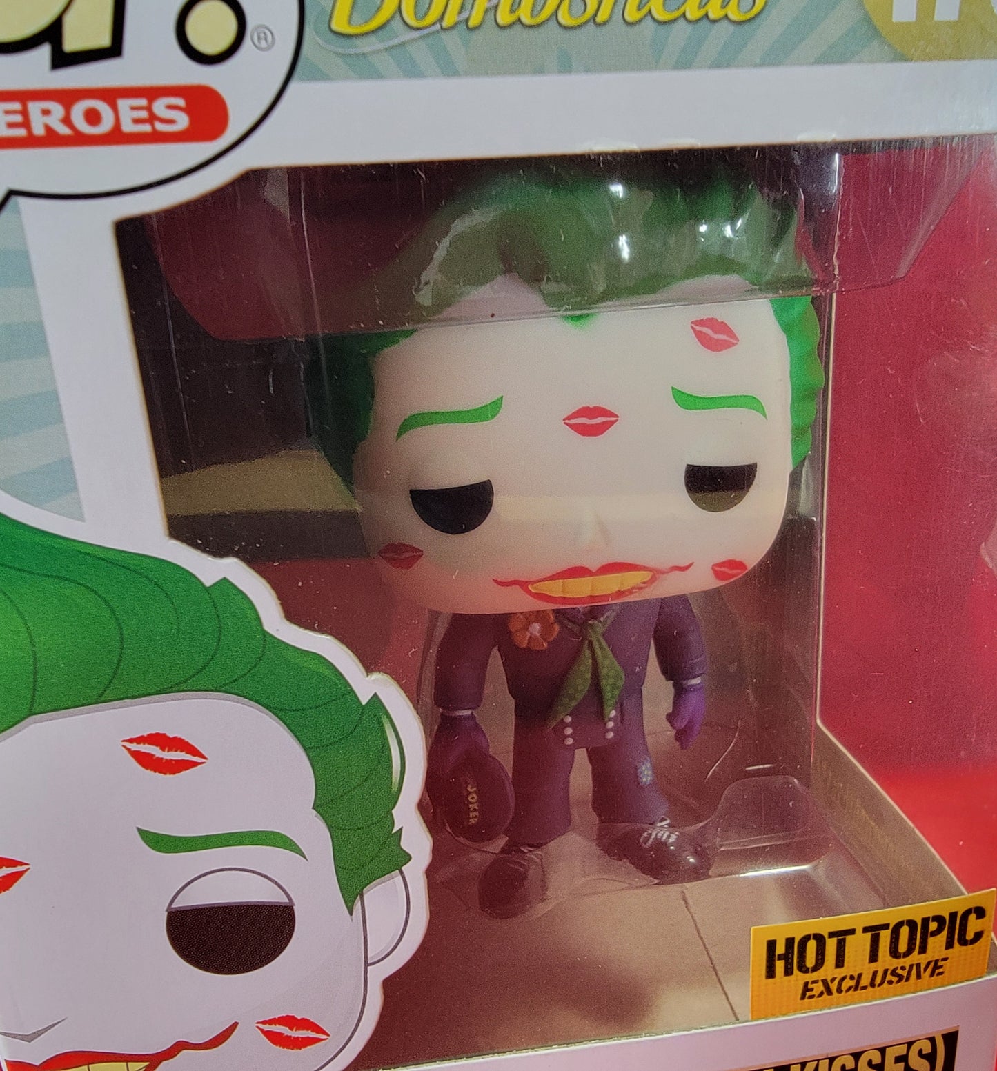 The joker (with kisses) hot topic exclusive funko # 170 (nib)
With pop protectors