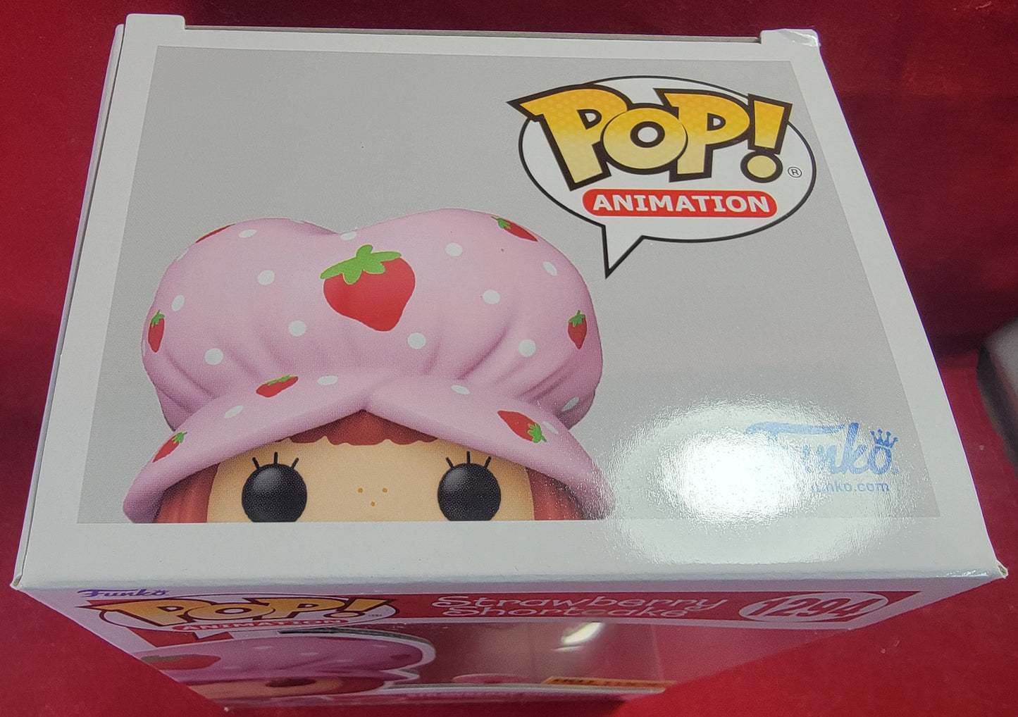 Strawberry shortcake hot topic exclusive funko # 1294 (nib)
With pop protector