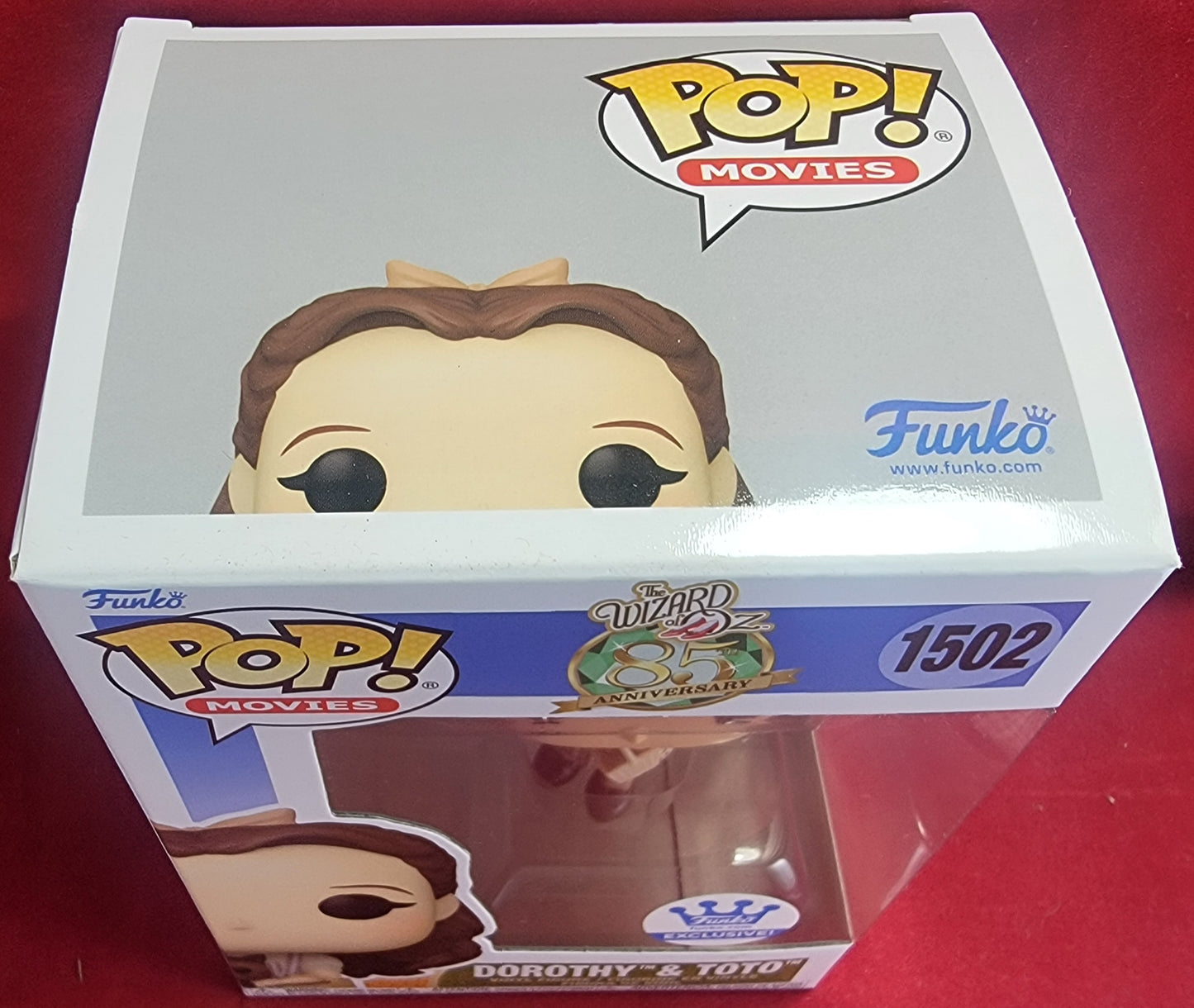 Dorothy & toto funko exclusive # 1502 (nib)
With pop protector