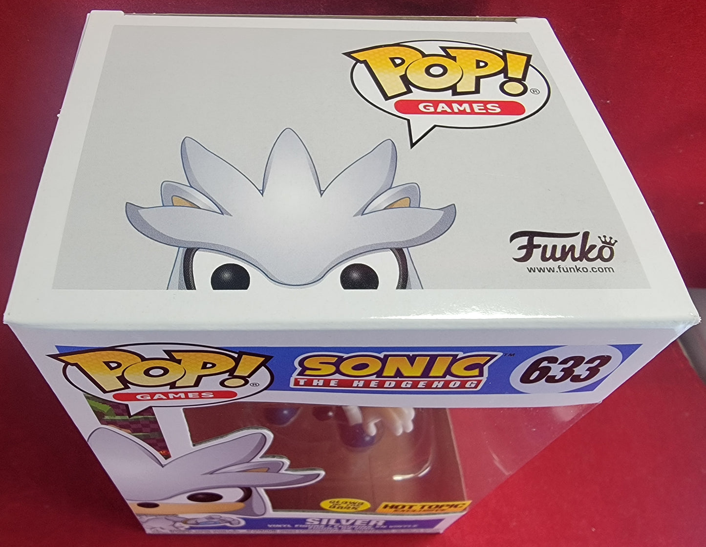 Silver hot topic exclusive funko # 633 (nib)
With pop protector