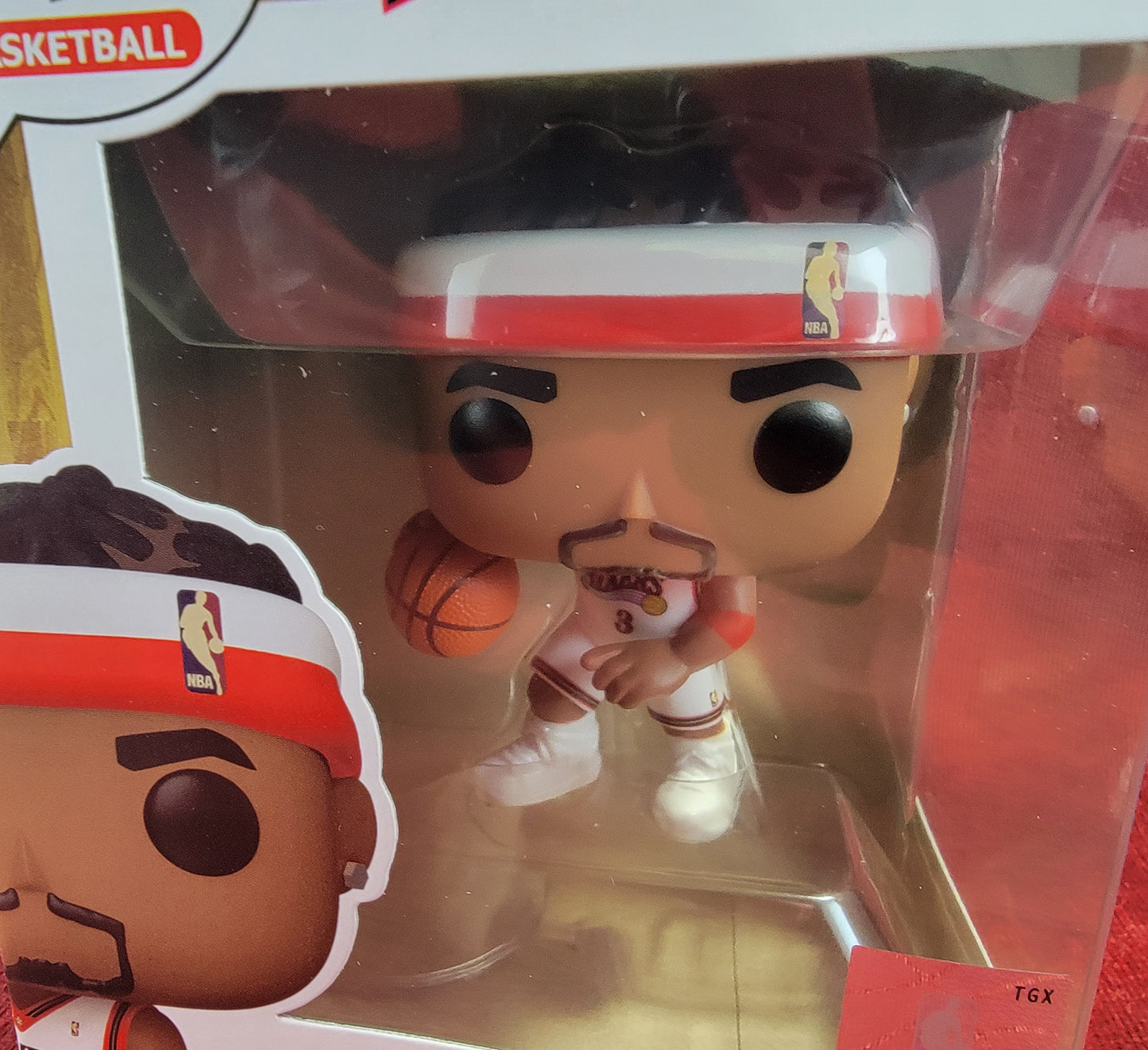 Allen Iverson funko # 102 (nib)
With pop protector