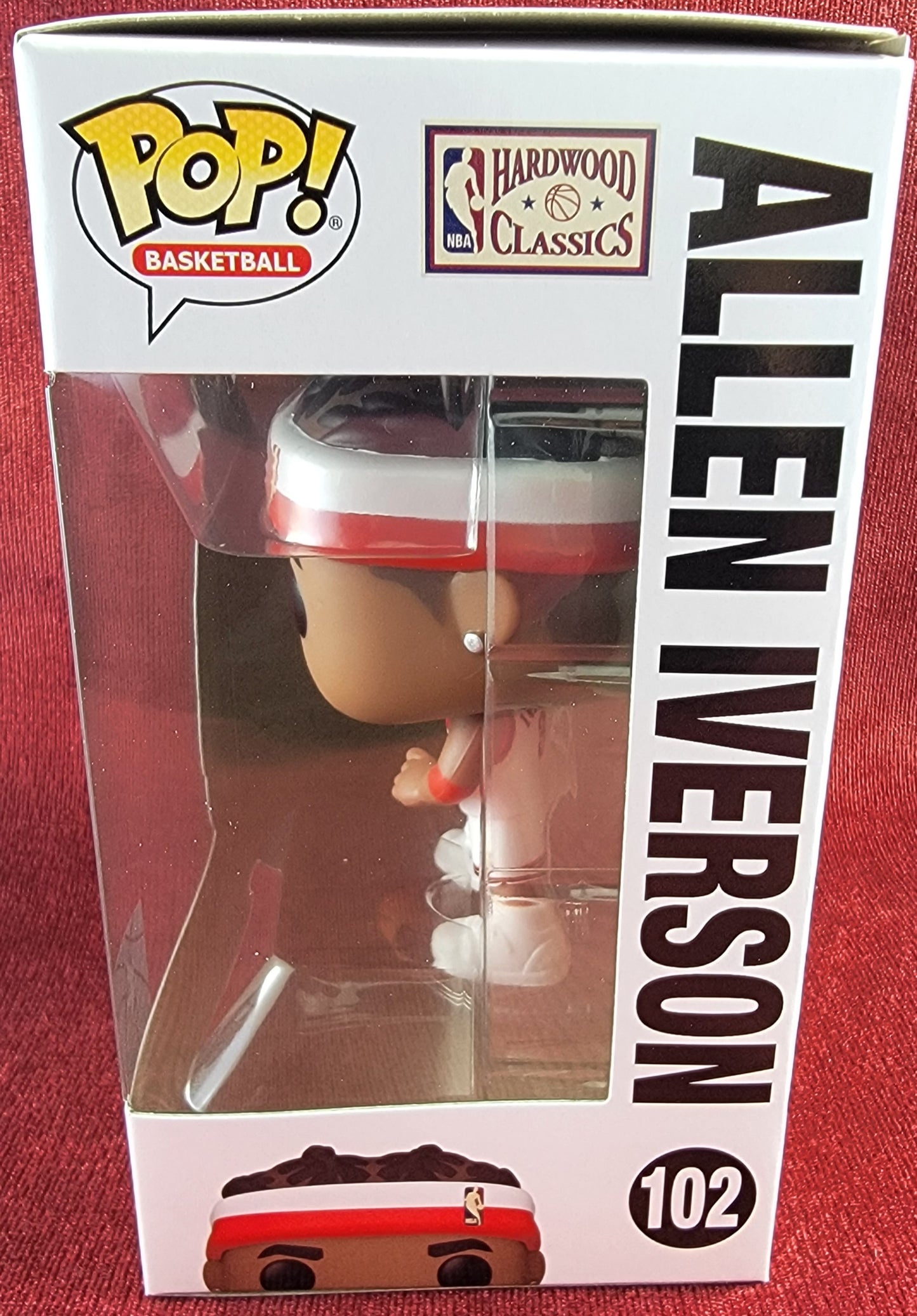 Allen Iverson funko # 102 (nib)
With pop protector