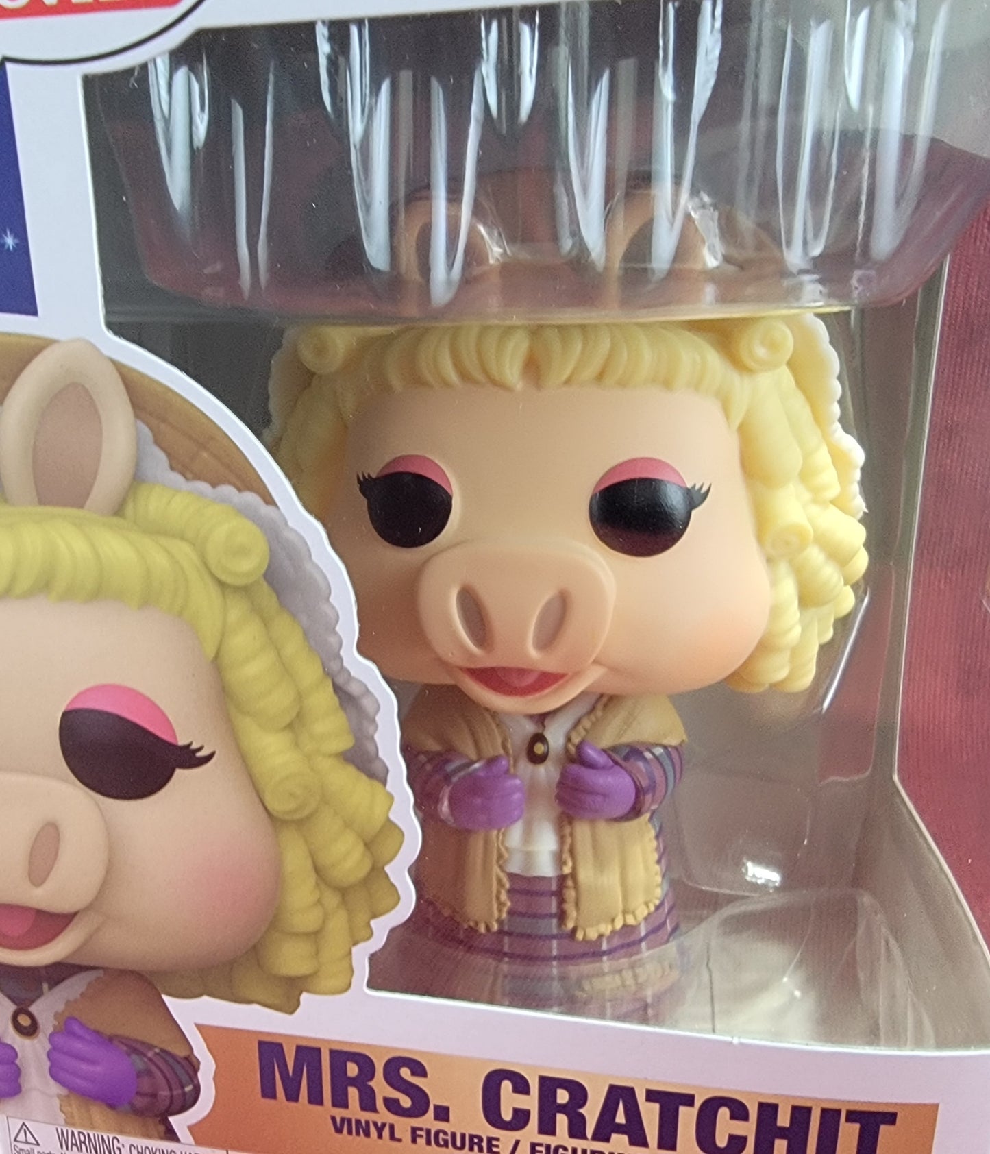 Mrs. Cratchit funko # 1454 (nib)
With pop protector