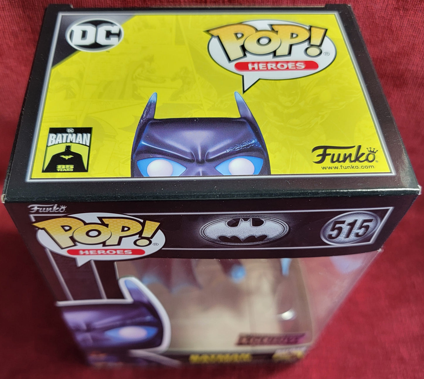 Batman entertainment earth exclusive funko  # 515 (nib)
With pop protector