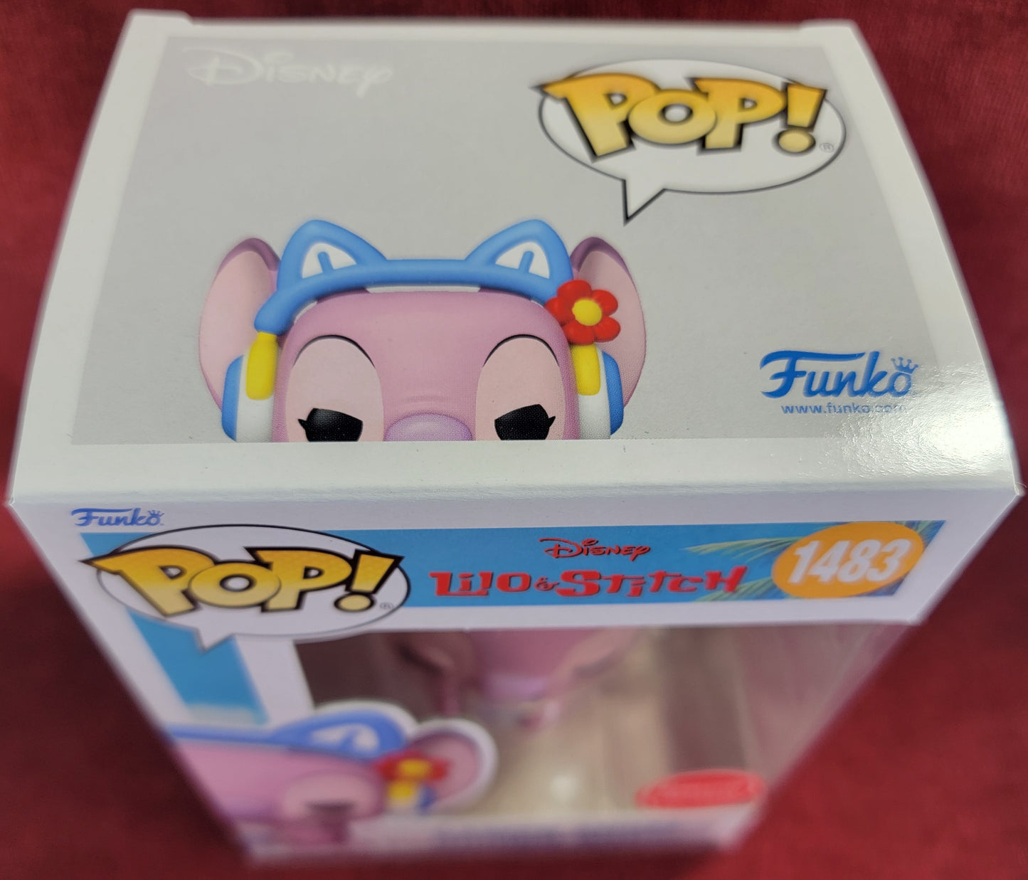 Gamer angel gamestop exclusive funko # 1483 (nib)
With pop protector