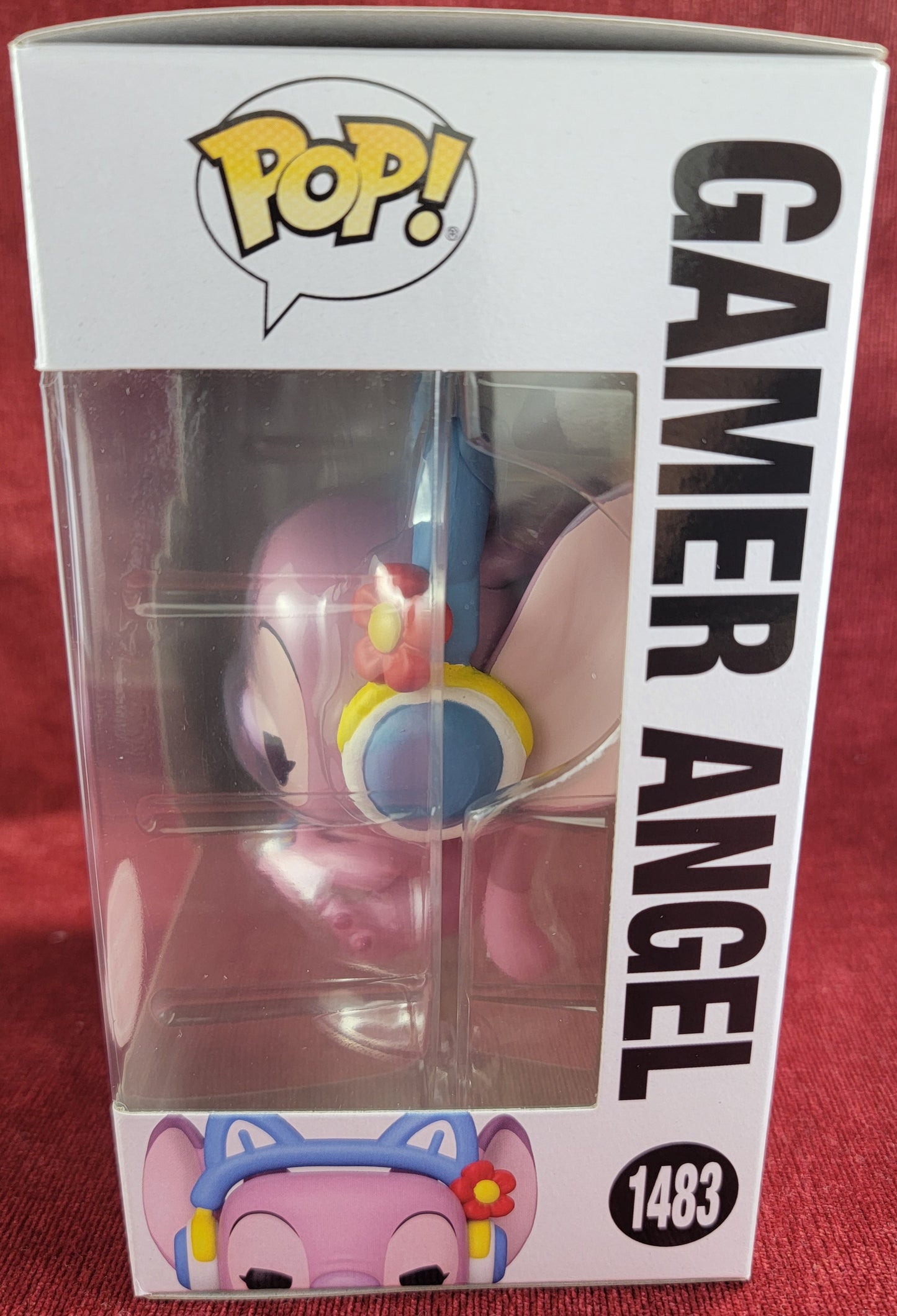 Gamer angel gamestop exclusive funko # 1483 (nib)
With pop protector