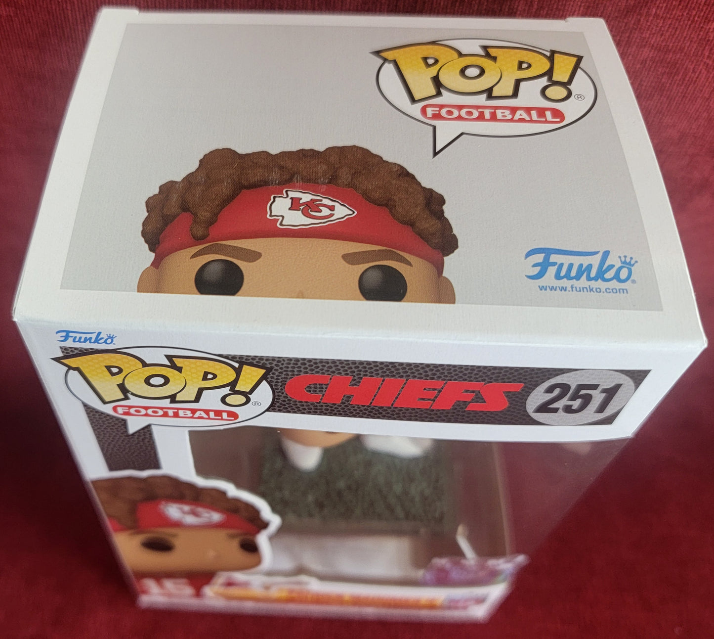 Patrick Mahomes II funko # 251 (nib)
With pop protector