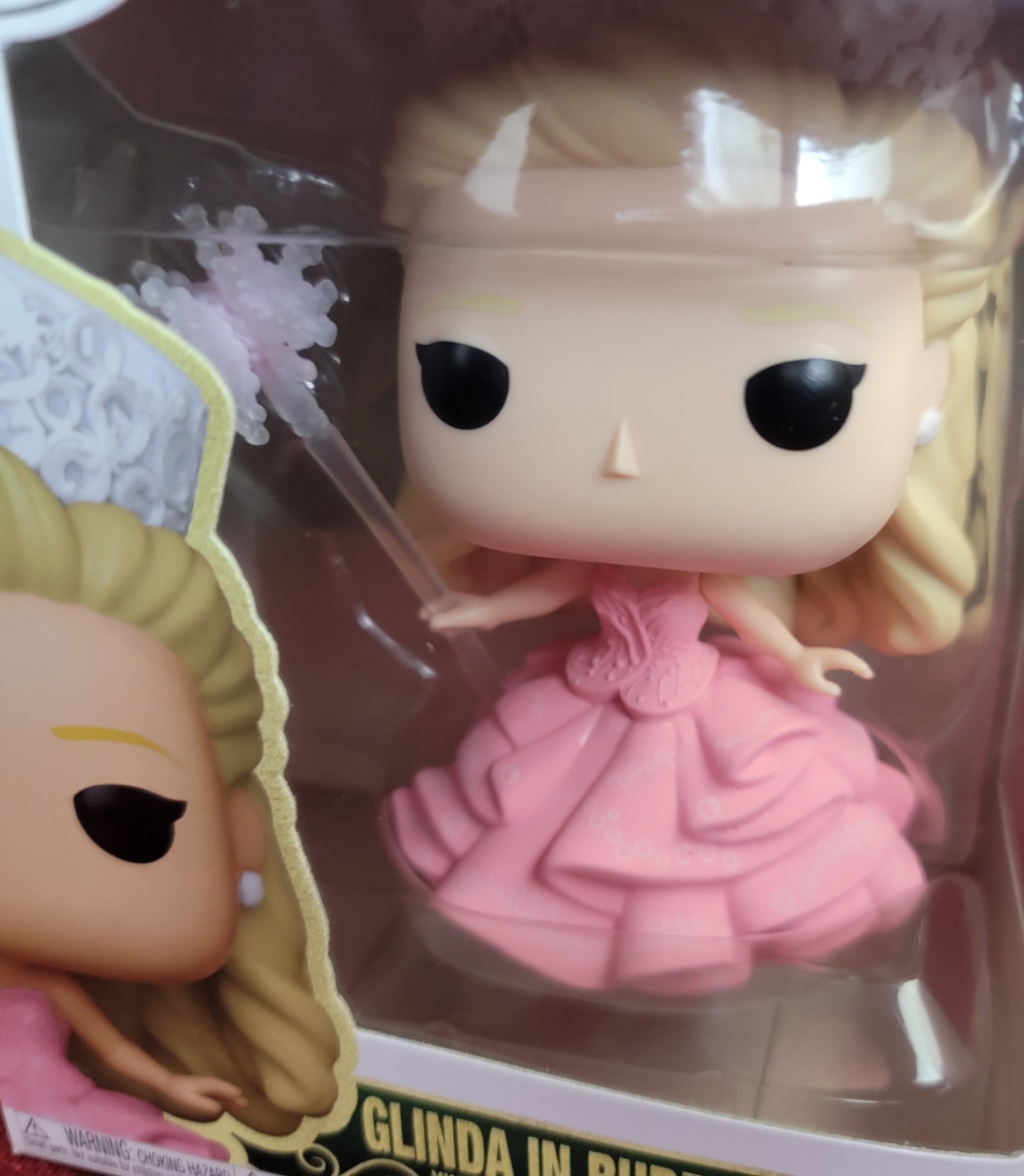 Glinda in bubble gown funko # 1697 (nib)
With pop protector