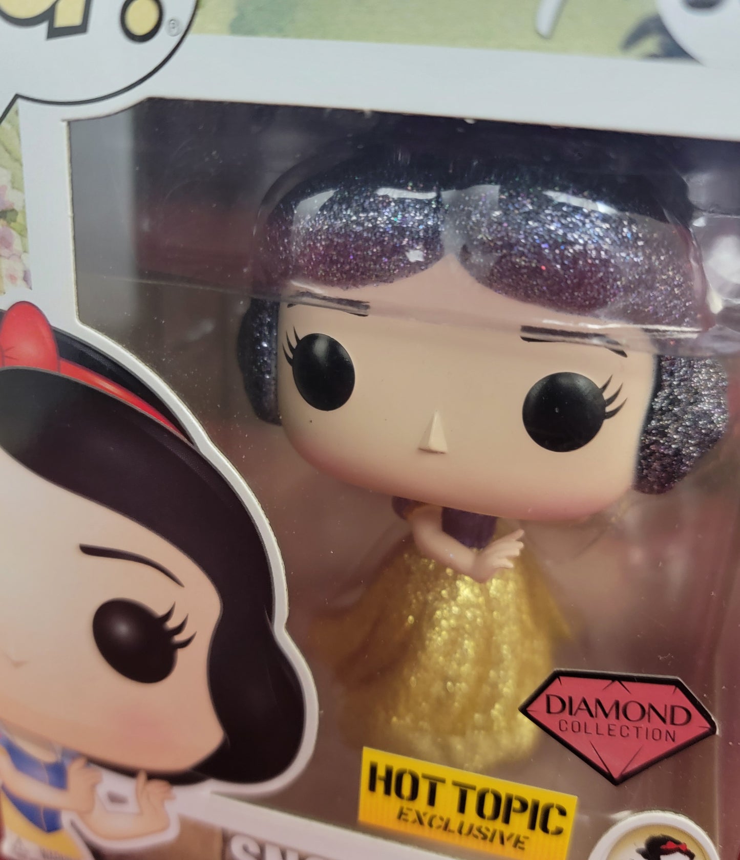 Snow white hot topic exclusive funko # 350 (nib) With pop protector