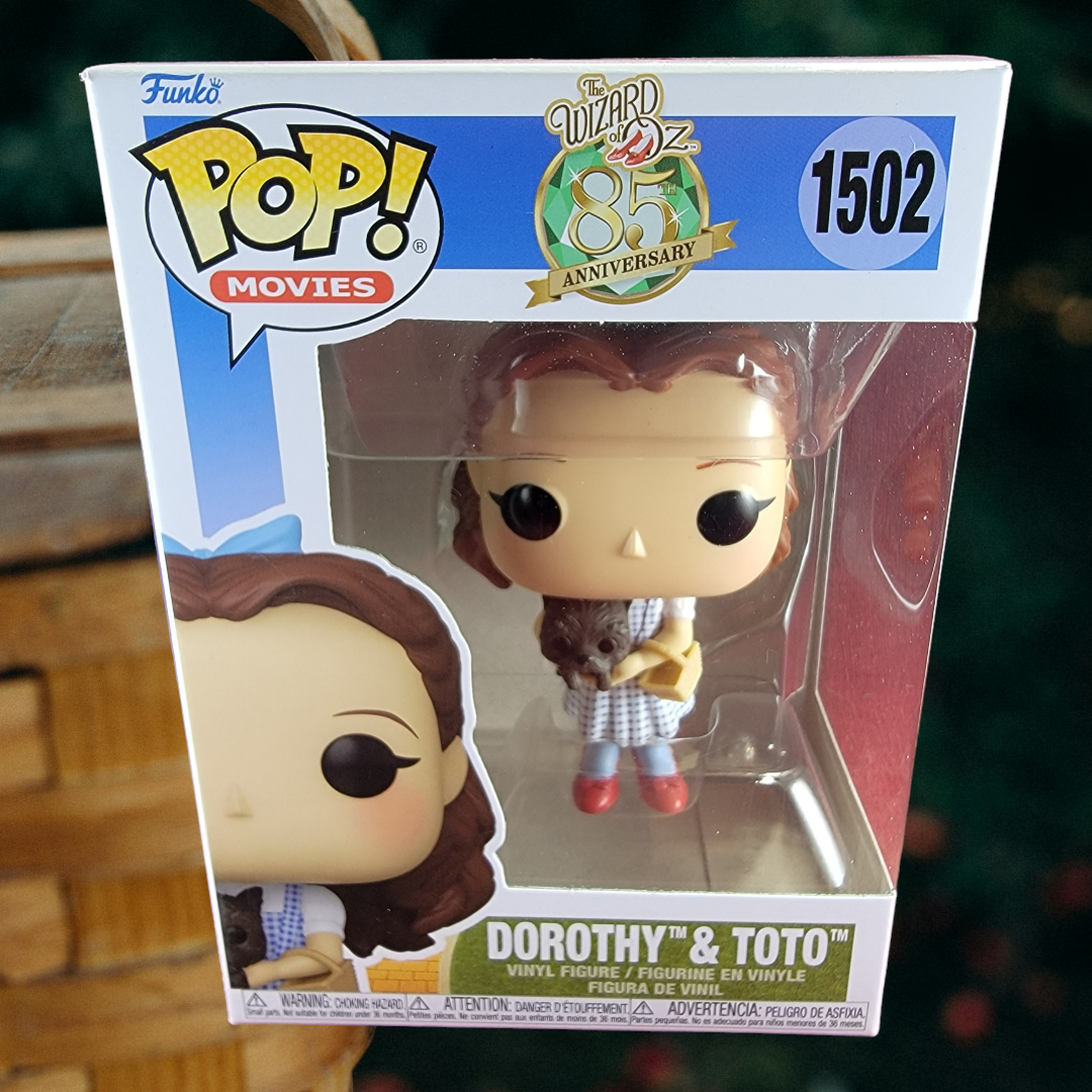 Dorothy & toto funko # 1502 (nib)
With pop protector