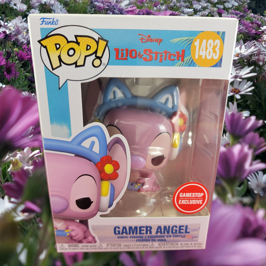 Gamer angel gamestop exclusive funko # 1483 (nib)
With pop protector