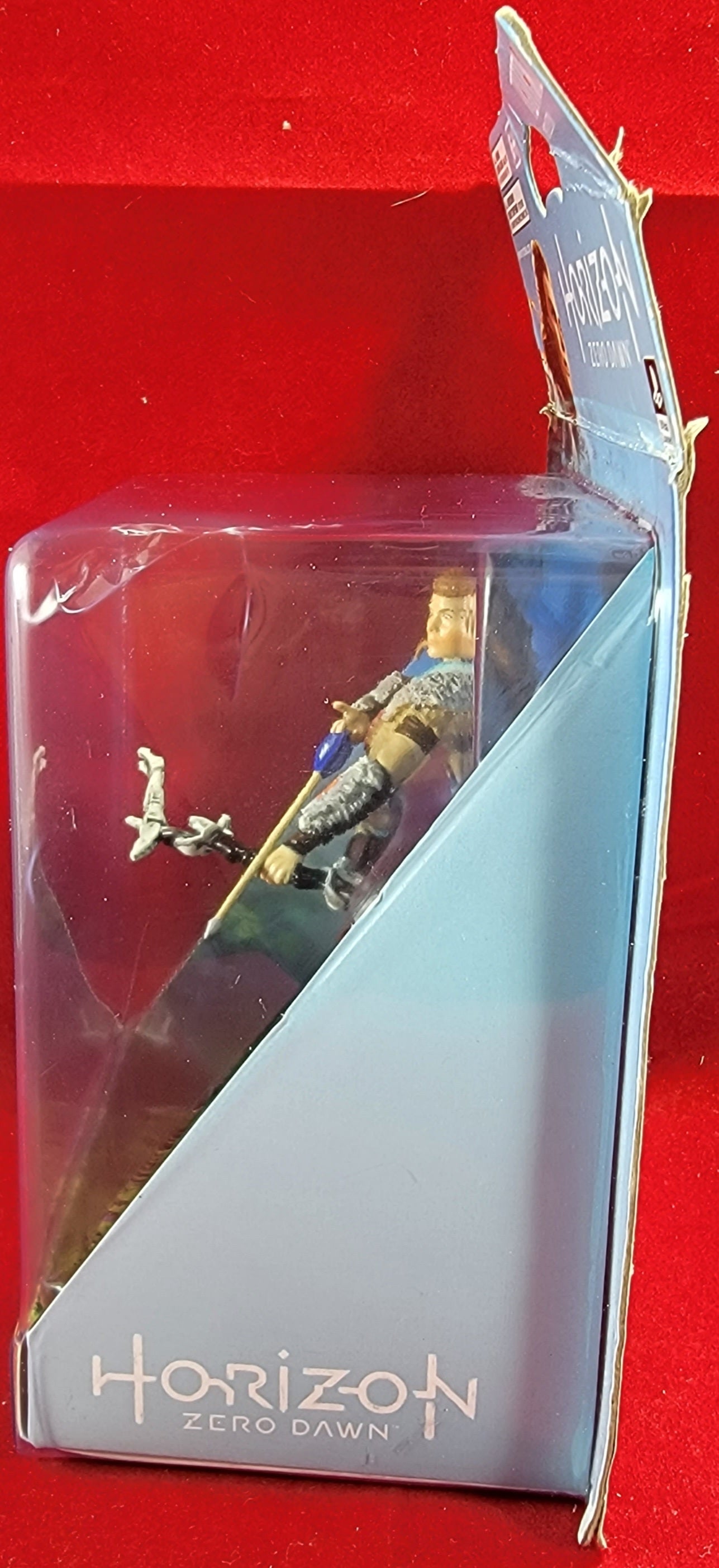 Horizon zero down aloy figure (nib)