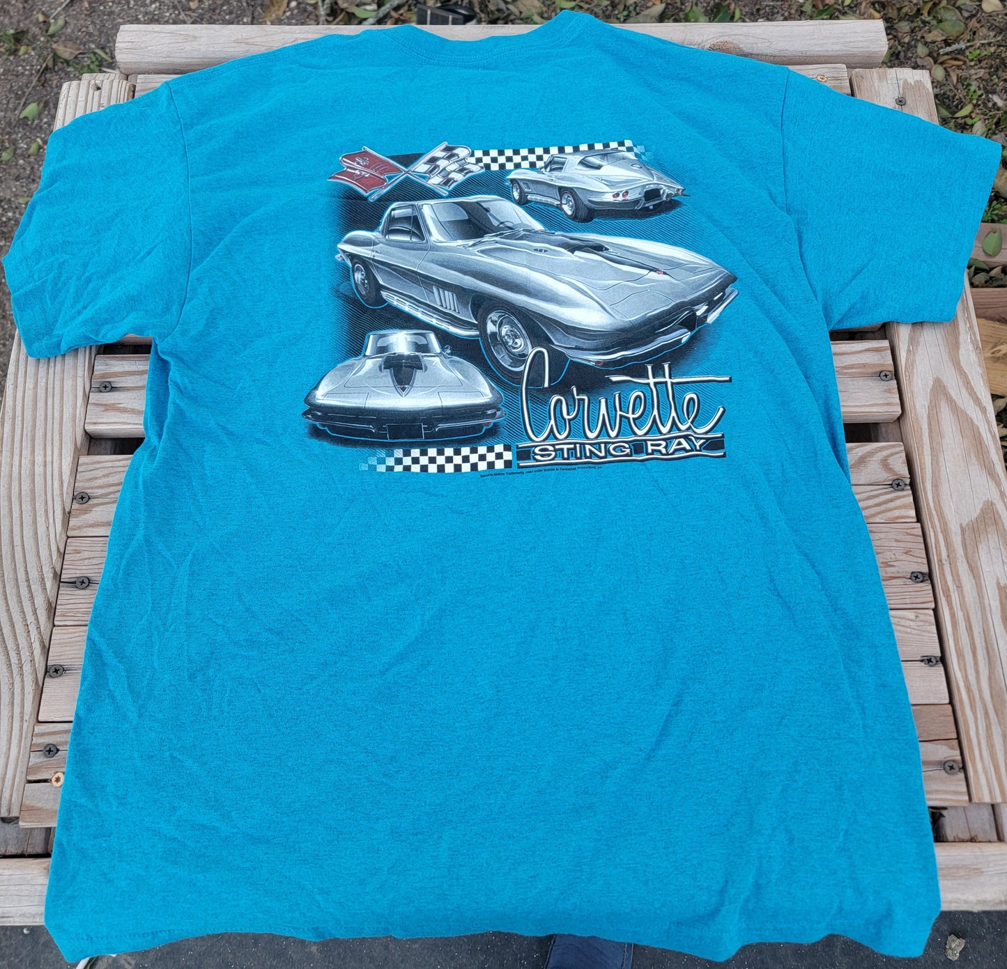 Brand new corvette sting ray large t-shirt
brand new blue corvette stingray large t-shirt. shirt has three angles of silver stingray on the back. t-shirt is in near perfect condition.