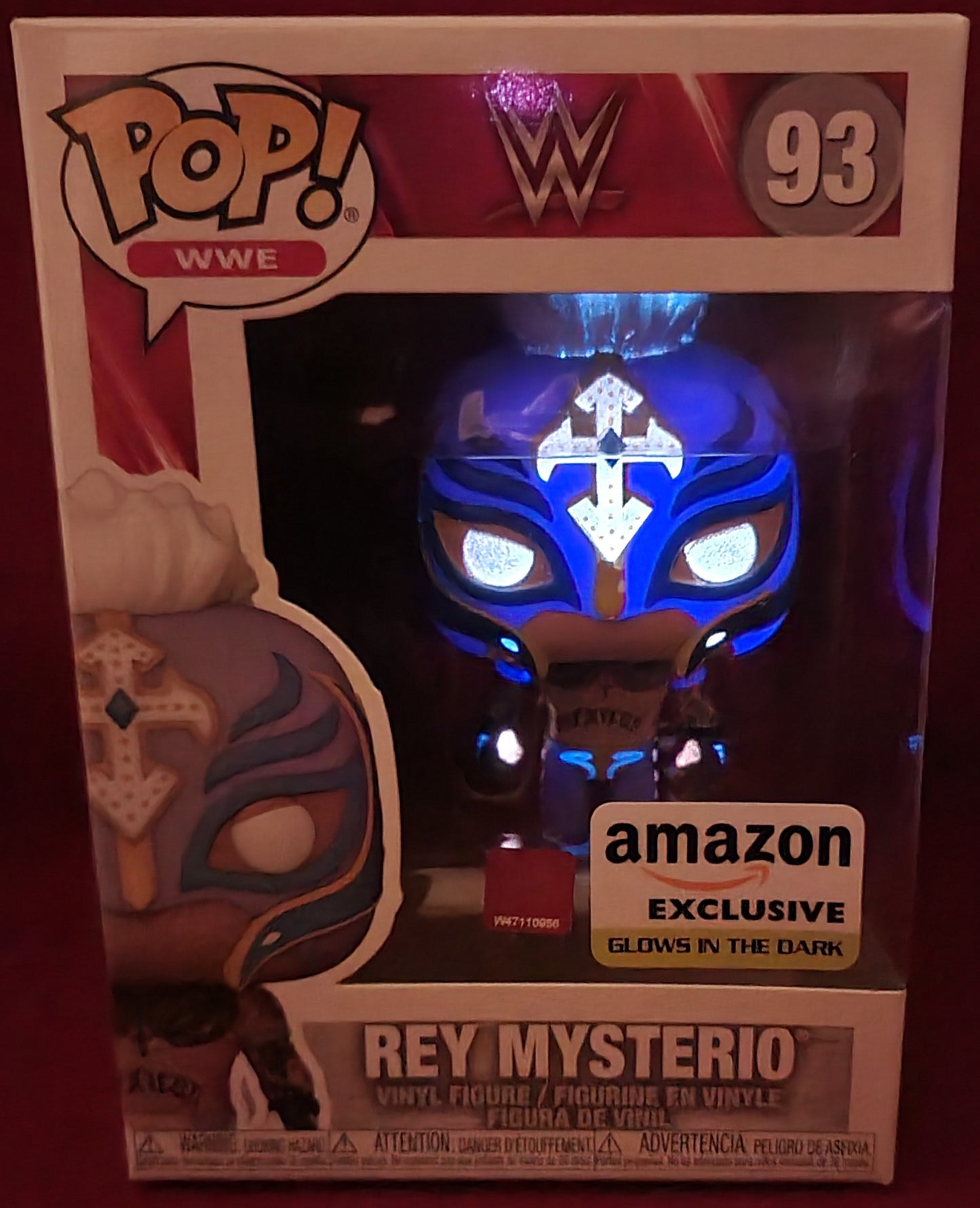 Rey mysterio amazon exclusive funko # 93 (nib)
brand new glow in the dark wwe mysterio funko pop. pop has one damaged too back corner and will be shipped in a compatible pop protector.
