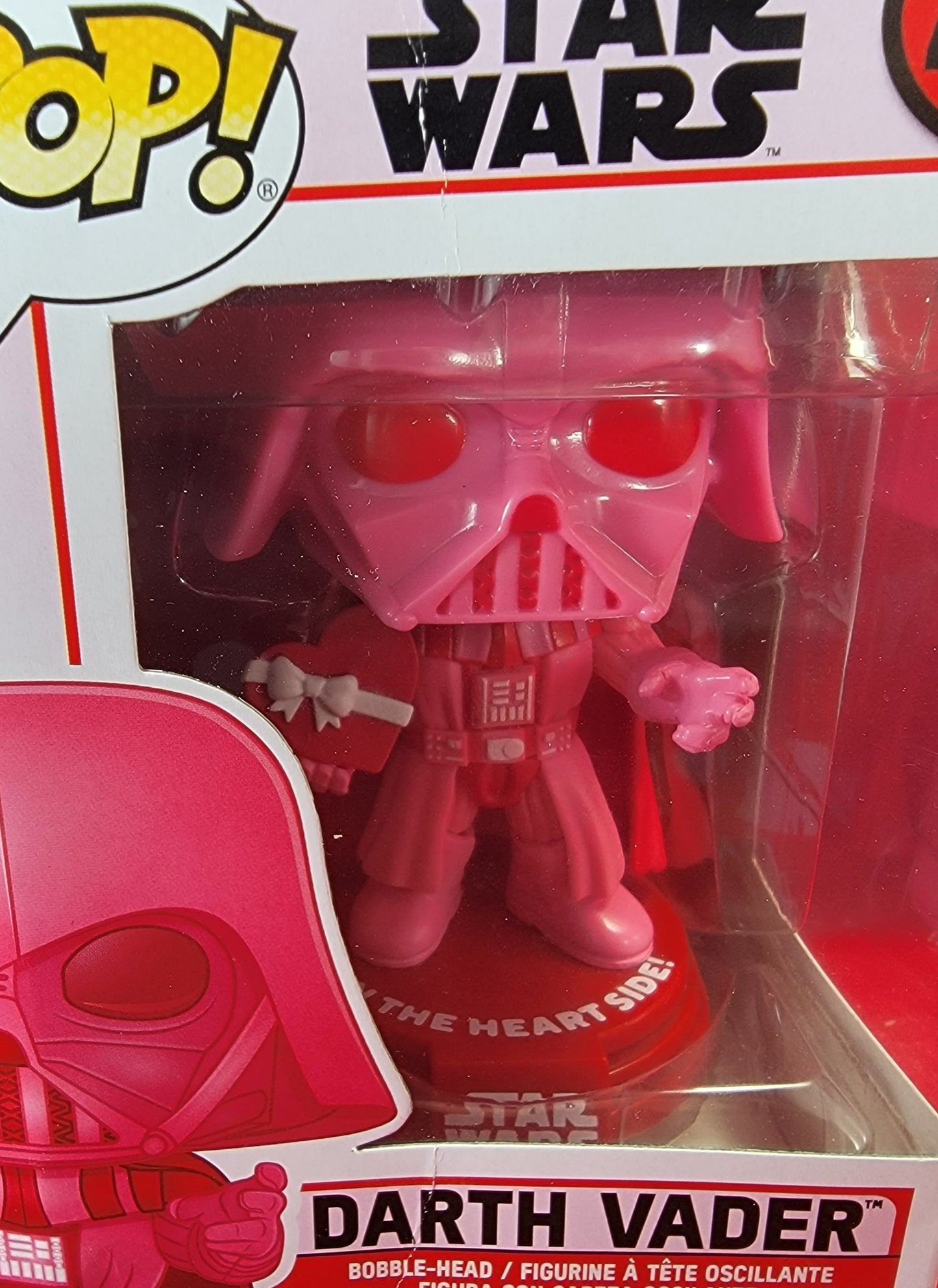 Darth Vader Valentine's Funko # 417 Star Wars (nib)
Darth vader with a box of chocolates and the words "join the heart side  !"  Box has some damage so please refer to pictures.  Pop will be Shipped in a compatible pop protector.