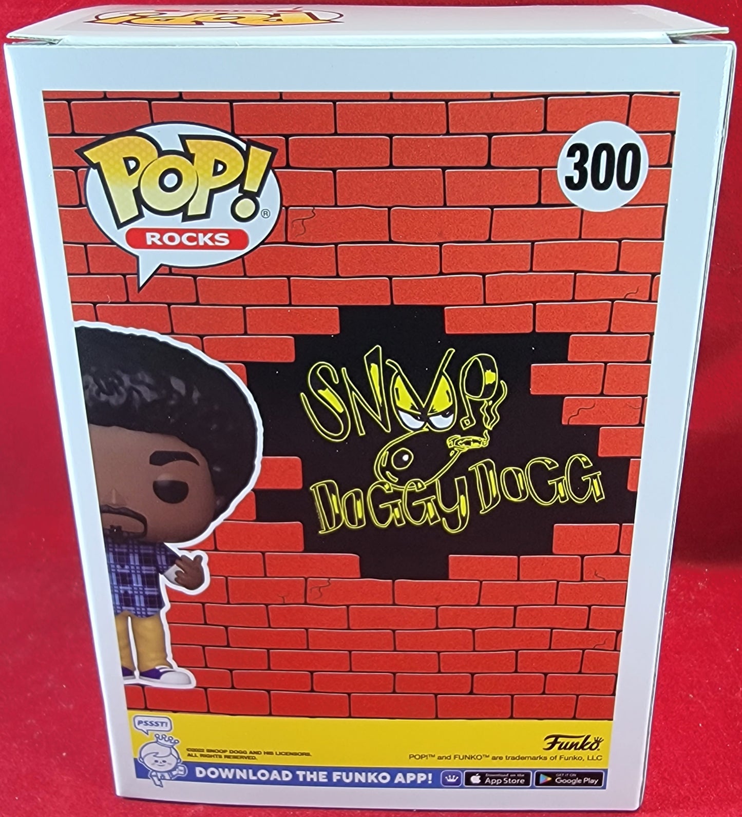Snoop Dogg funko # 300 (nib)
brand new snoop rapper funko pop. snoop dog is in all afro glory in khakis with blue plad. pop is in near perfect condition and will be shipped in a compatible pop protector.