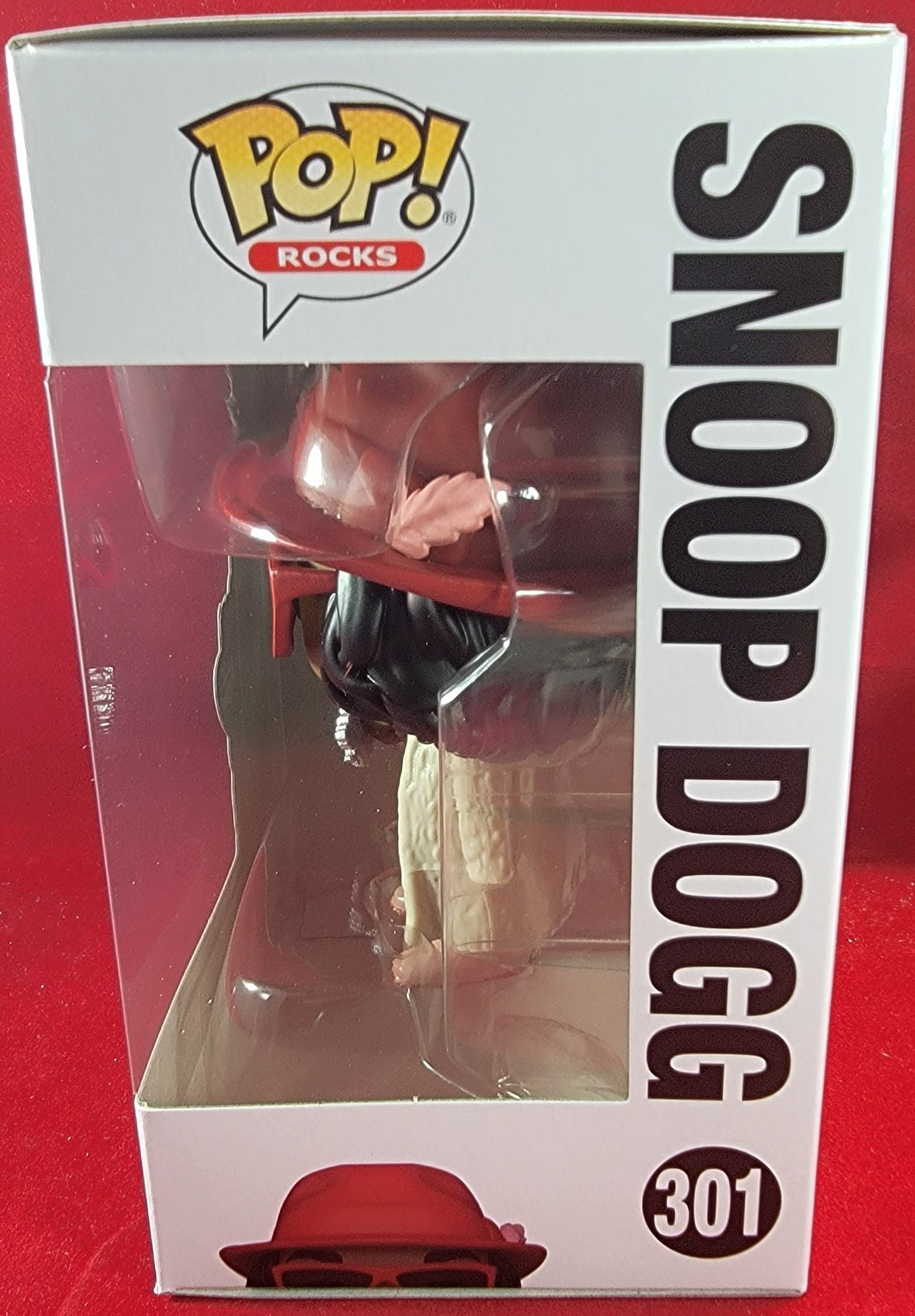 Snoop dog funko # 301 (nib)
brand new snoop funko. pop has snoop in red and khaki with snoop Dogg mike in hand. pop has a few lite scratches on the plastic and will be shipped in a compatible pop protector.