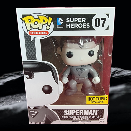 Brand new Superman Hot topic exclusive funko # 07 (nib)
brand new superman pop black and gray. pop has lite scratches on the plastic and a small dent front plastic corner. pop Will be shipped in a compatible pop protector.