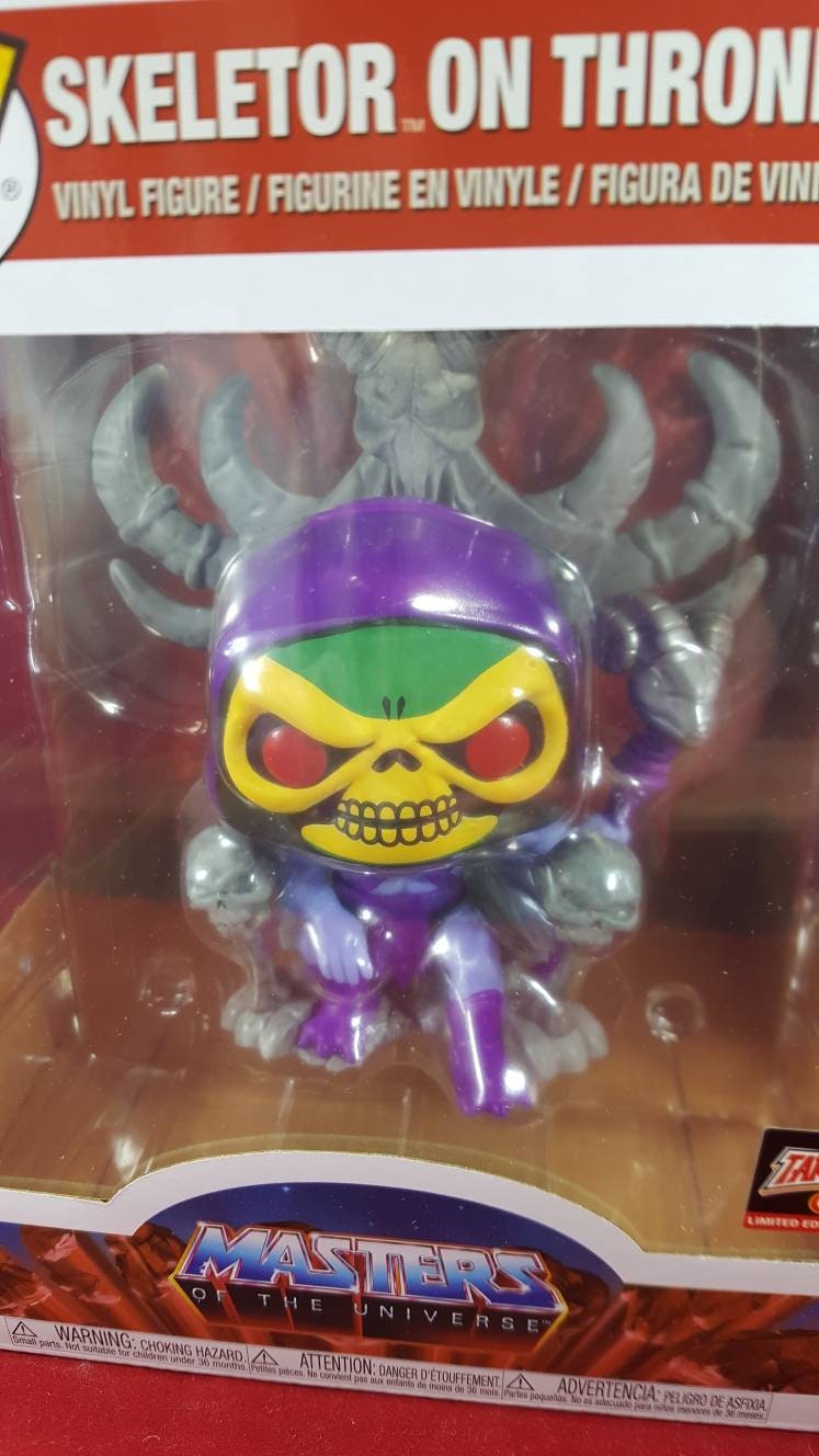 Skeletor on throne # 68 (nib) pop protector included